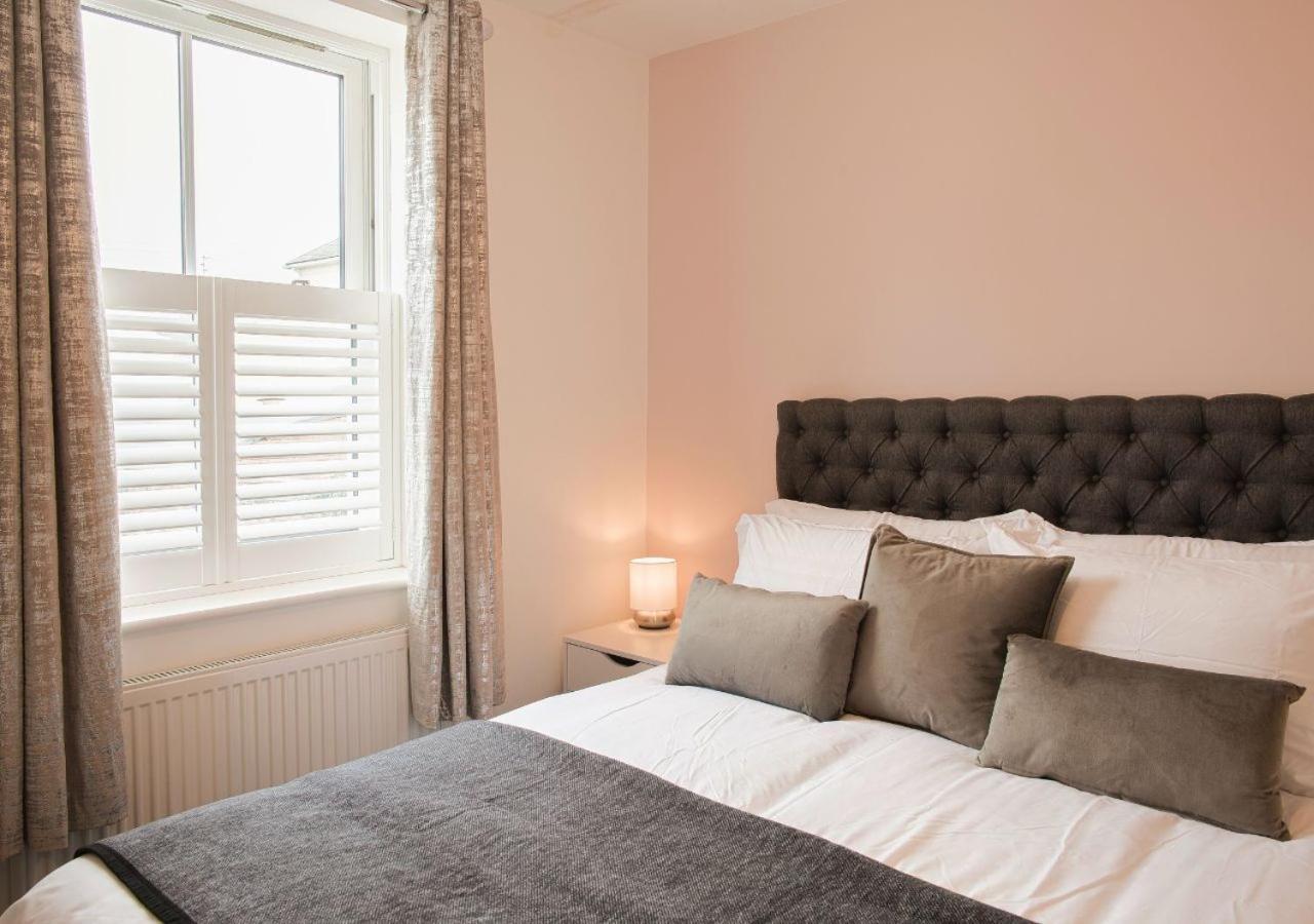 Stunning 2 Bed With Private Patio And Free Parking Βίλα Τσέλτενχαμ Εξωτερικό φωτογραφία