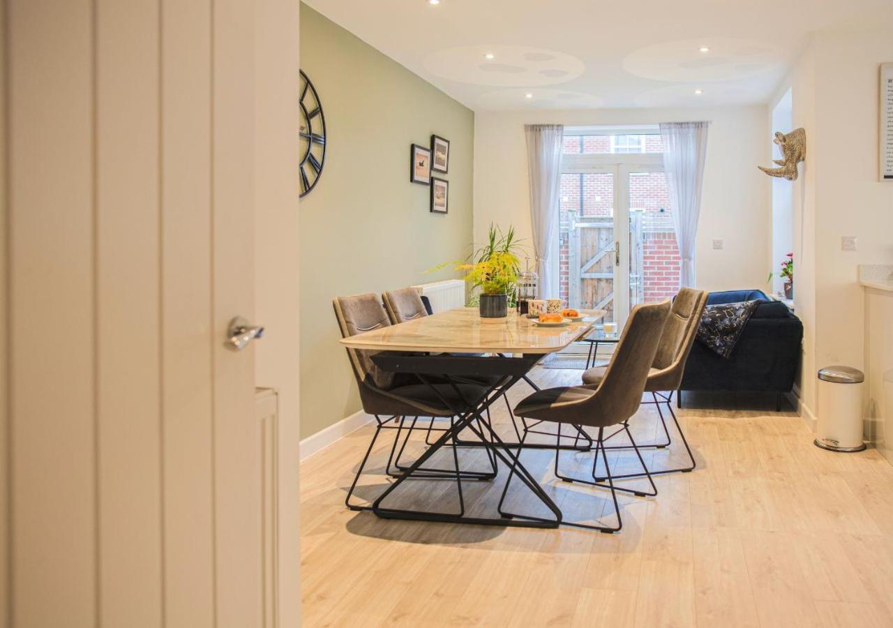 Stunning 2 Bed With Private Patio And Free Parking Βίλα Τσέλτενχαμ Εξωτερικό φωτογραφία