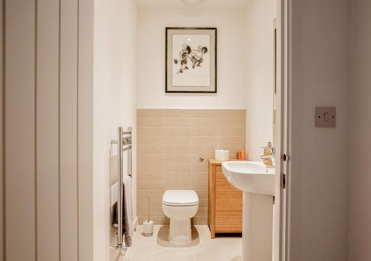 Stunning 2 Bed With Private Patio And Free Parking Βίλα Τσέλτενχαμ Εξωτερικό φωτογραφία