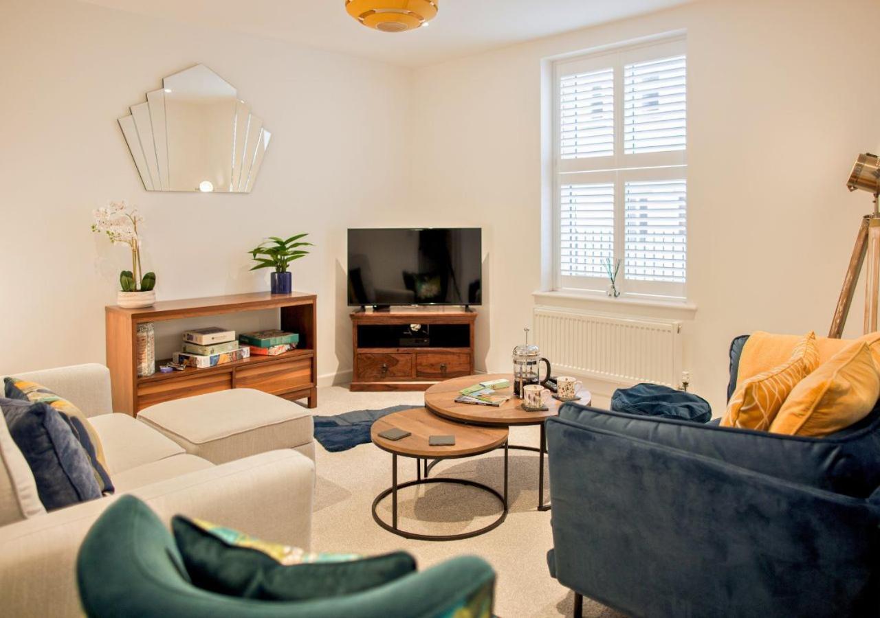 Stunning 2 Bed With Private Patio And Free Parking Βίλα Τσέλτενχαμ Εξωτερικό φωτογραφία