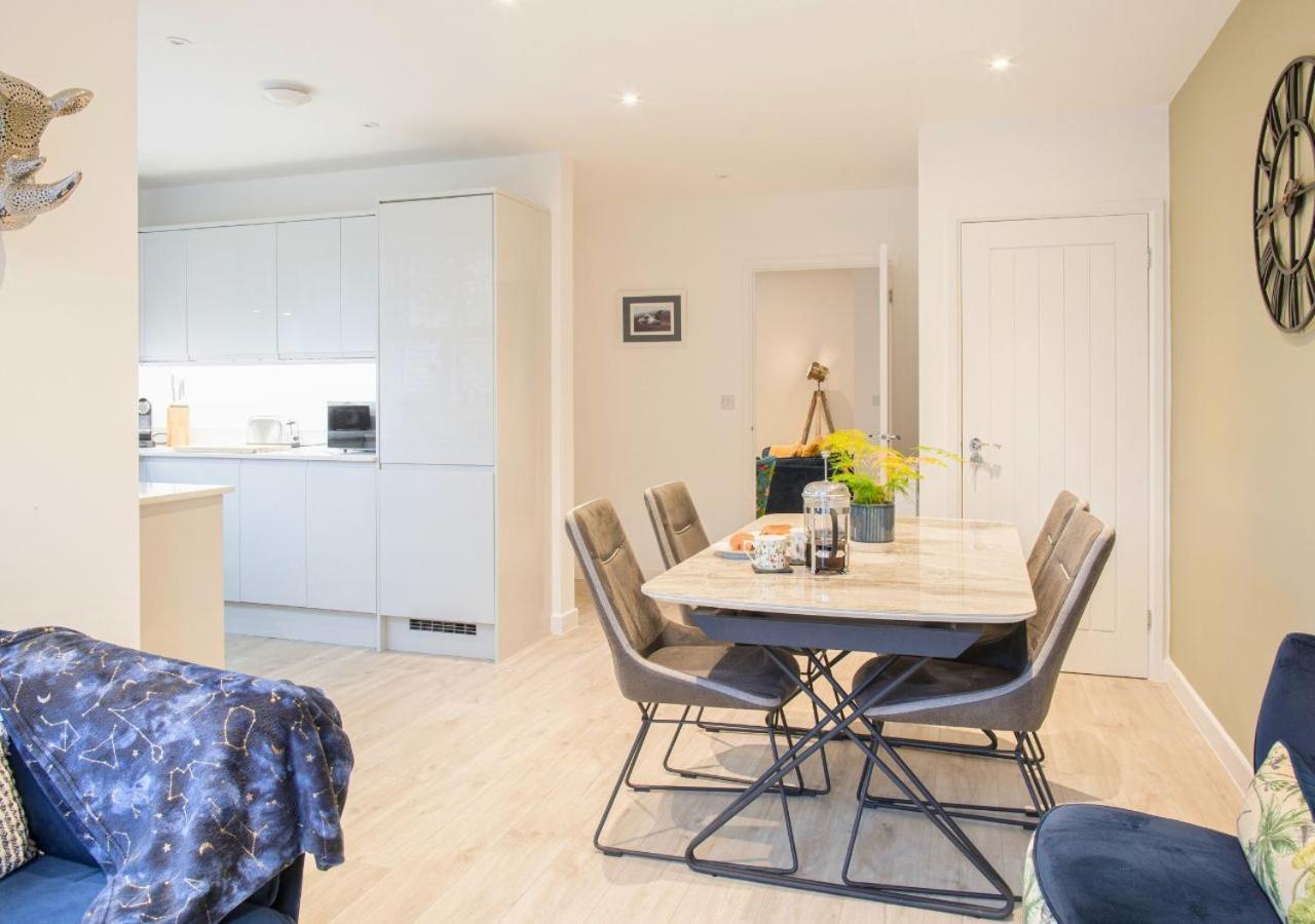 Stunning 2 Bed With Private Patio And Free Parking Βίλα Τσέλτενχαμ Εξωτερικό φωτογραφία