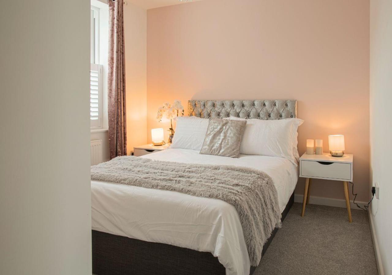 Stunning 2 Bed With Private Patio And Free Parking Βίλα Τσέλτενχαμ Εξωτερικό φωτογραφία
