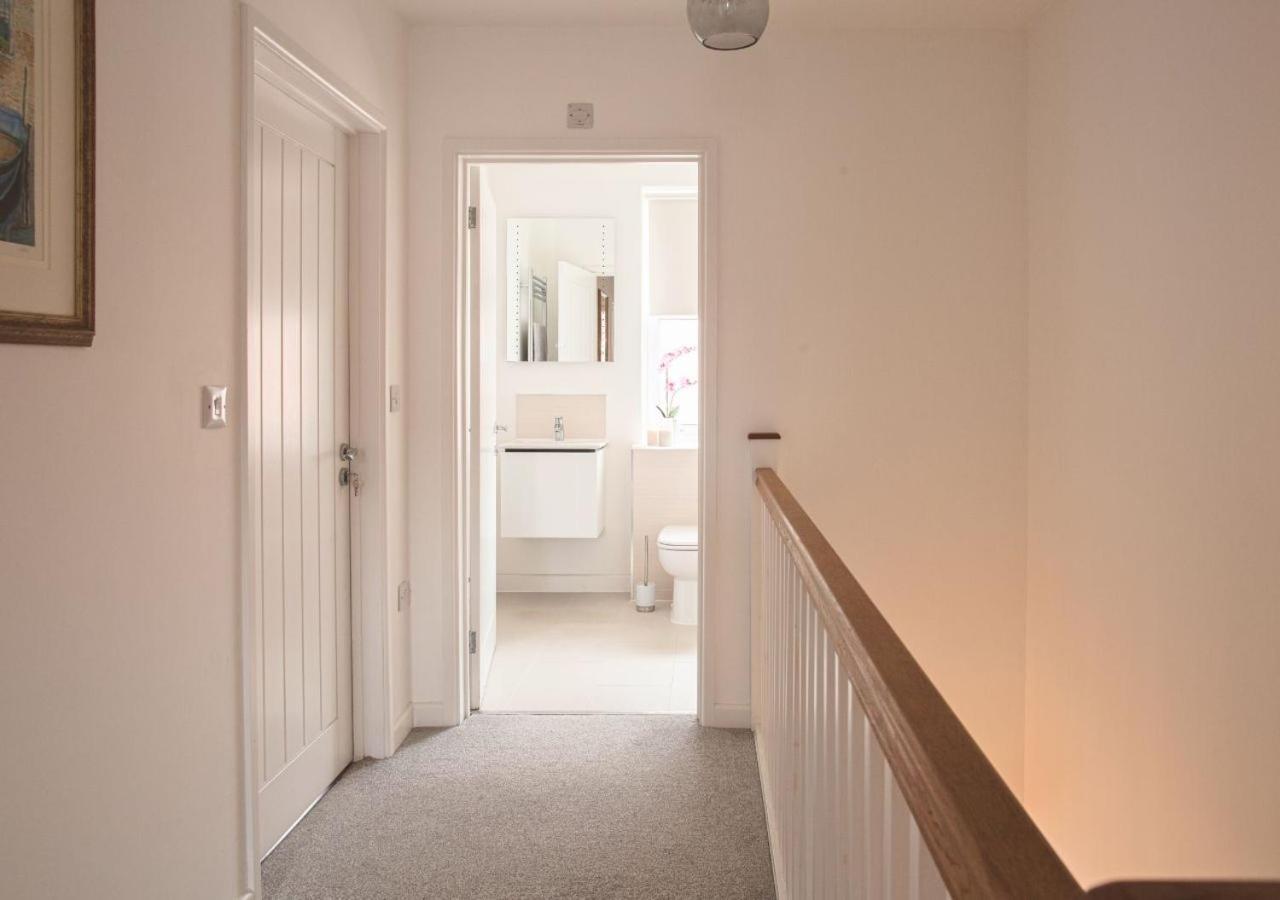 Stunning 2 Bed With Private Patio And Free Parking Βίλα Τσέλτενχαμ Εξωτερικό φωτογραφία