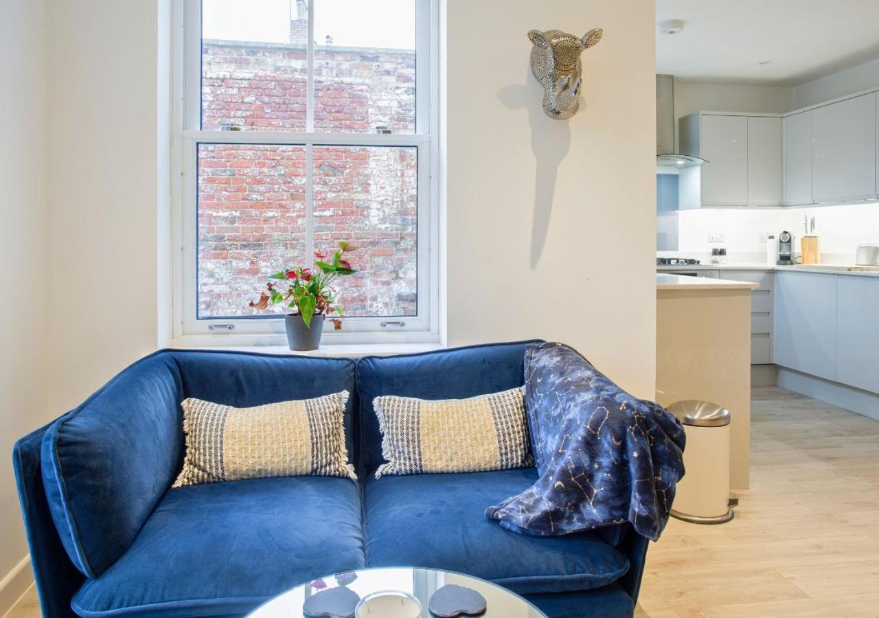 Stunning 2 Bed With Private Patio And Free Parking Βίλα Τσέλτενχαμ Εξωτερικό φωτογραφία