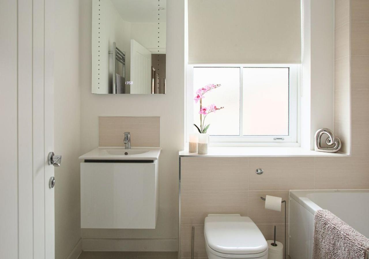 Stunning 2 Bed With Private Patio And Free Parking Βίλα Τσέλτενχαμ Εξωτερικό φωτογραφία