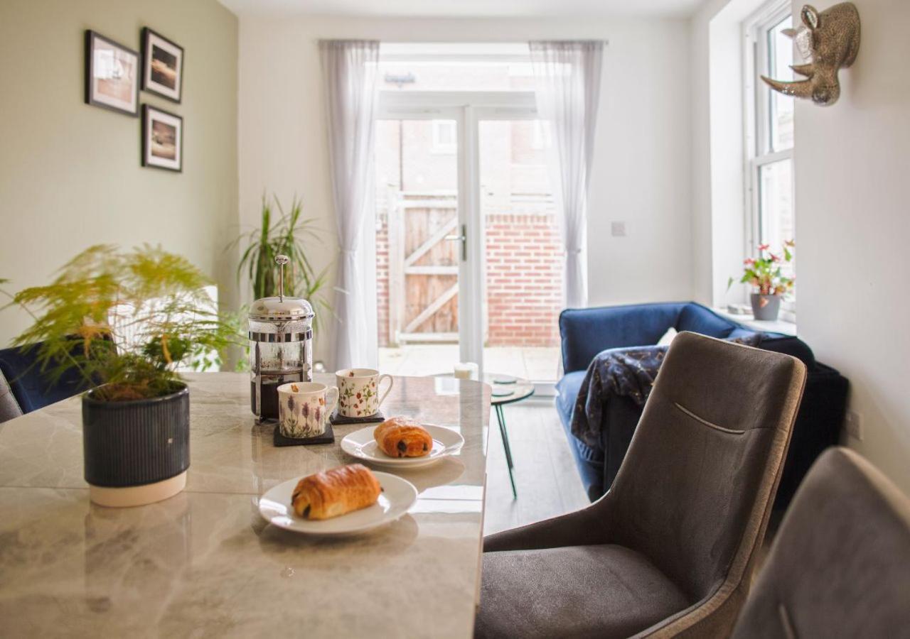 Stunning 2 Bed With Private Patio And Free Parking Βίλα Τσέλτενχαμ Εξωτερικό φωτογραφία