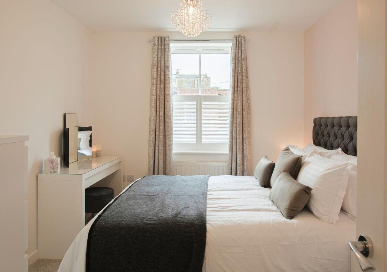 Stunning 2 Bed With Private Patio And Free Parking Βίλα Τσέλτενχαμ Εξωτερικό φωτογραφία